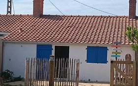 Plage et commerces à pieds ! Gîte Eugène